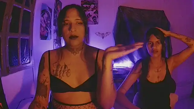 Czat XXX na żywo – Couple_Moth666