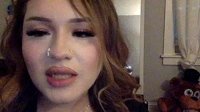 צ'אט XXX בשידור חי של cherrychanel1