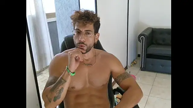 Živý XXX chat ItalianShadow