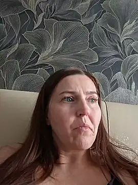 MilaMature's Live XXX Chat