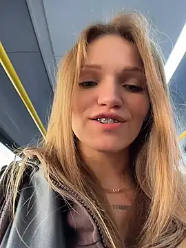StreetSquirt - massage boobs in public