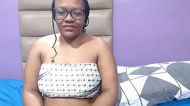 XXX chat uživo modela BustyMomo