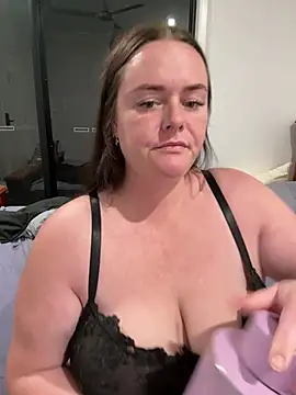 Carinabro10 - Splits and twerk on dildo