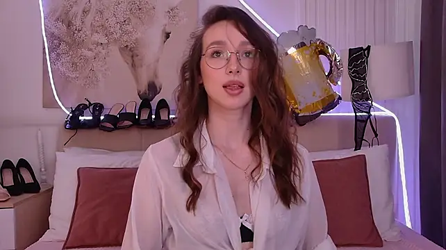 Emily_Simon লাইভ XXX চ্যাট