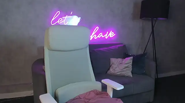 Alica_Keller Adlı Modelin Canlı XXX Sohbeti