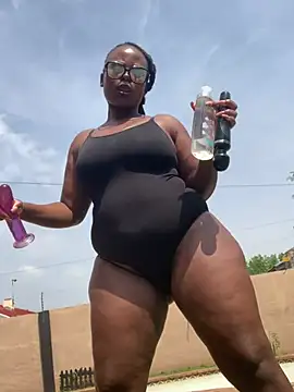 SexiestChocolate - SIPPING WINE AND HORNY🍑💦
