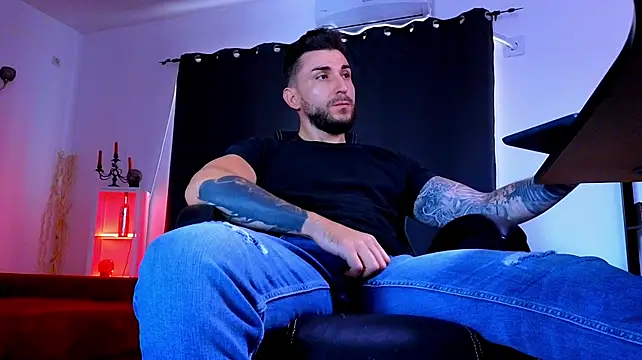 MightyAaron66 Adlı Modelin Canlı XXX Sohbeti