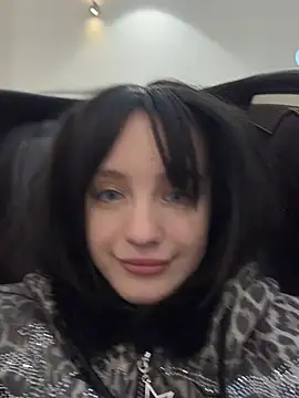 XXX chat uživo modela Lilonok