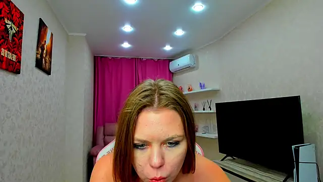 Strawberrye Adlı Modelin Canlı XXX Sohbeti