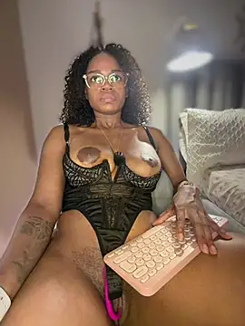 Chatroom XXX en direct de CharlottX