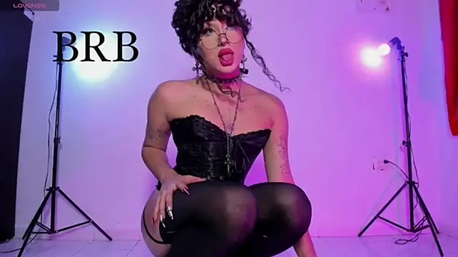 XXX chat uživo modela Heka_Prudence