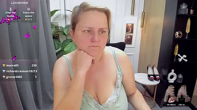 ScarlettSoft's Live XXX Chat