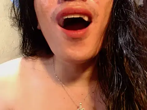 HornyKerujieTrans' Live XXX Chat