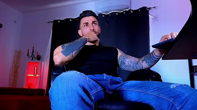 MightyAaron66 live XXX chat
