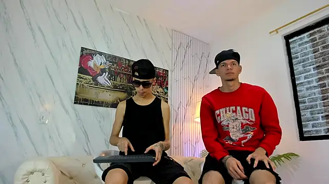 COOL_BOYS2 Chat XXX in diretta