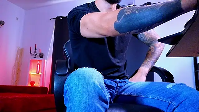 Czat XXX na żywo – MightyAaron66