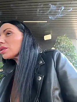 KimKelly13 - Show ass &3 fingers Public