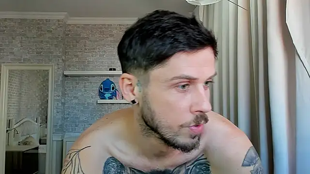 צ'אט XXX בשידור חי של JonahShaw