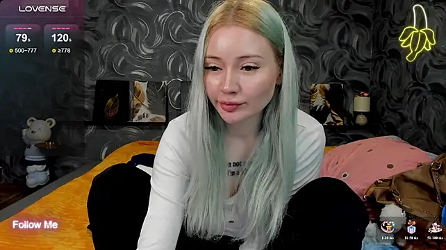 Lillie_Berry - lick dildo close in camera