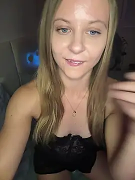 JuicyLucy06 - Suck dildo 1 min