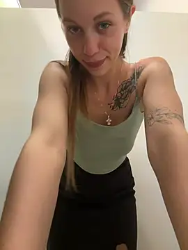 Olivia_Jemison - Take off my wet panties + play with clit