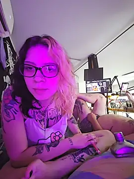 XXX chat uživo modela whatevaandissues