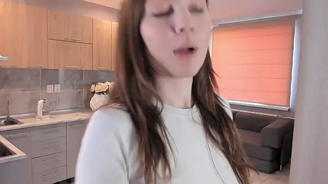 LorileeTruden - show off her bra 1 min