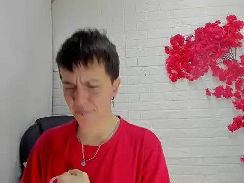 צ'אט XXX בשידור חי של HannaHott7