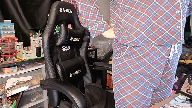 XXX chat uživo modela ShinyCherub