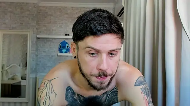 Chat XXX en directo de JonahShaw