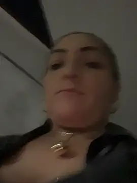 Roseemilf_ Chat XXX in diretta