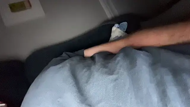 CuriousMarried321's Live XXX Chat