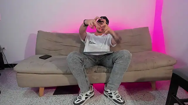 Vlad__night Adlı Modelin Canlı XXX Sohbeti