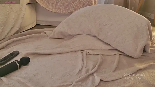SunnyRisha Adlı Modelin Canlı XXX Sohbeti