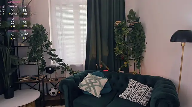 InesPiek - just woke up, tease my pussy