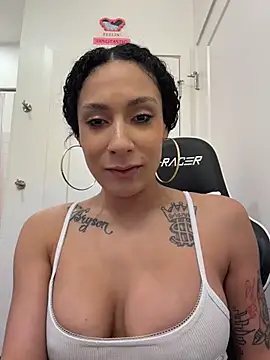 FerrariFrenchn Live XXX chat