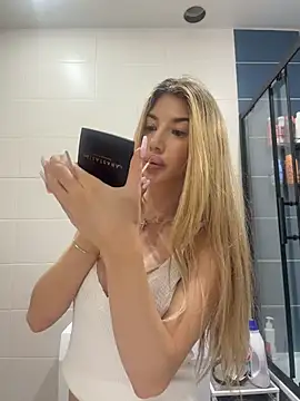 LynnAngeel - spank the ass