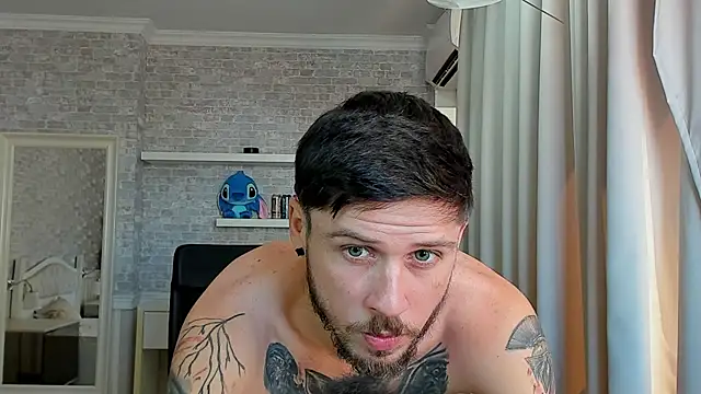 צ'אט XXX בשידור חי של JonahShaw