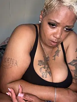Chat XXX en directo de BIGCUMSHOW35