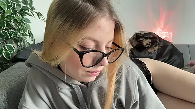 Fanny_Fresh Adlı Modelin Canlı XXX Sohbeti