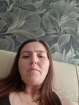 MilaMature's Live XXX Chat