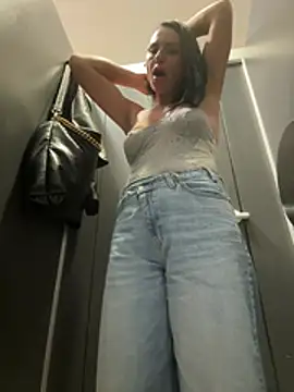 KimKelly13 - Show ass &3 fingers Public