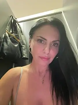 KimKelly13 - Show ass &3 fingers Public