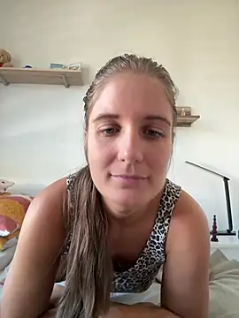 jennifer11772 Adlı Modelin Canlı XXX Sohbeti
