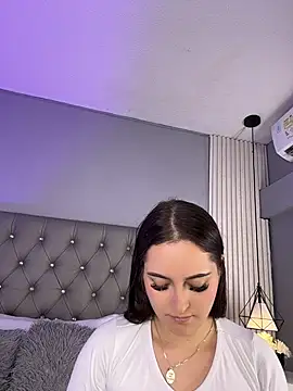 Anniechan_ Adlı Modelin Canlı XXX Sohbeti