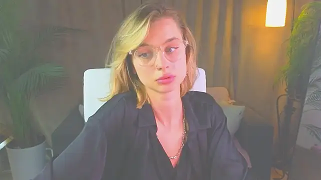 NoraMoreau Chat XXX in diretta