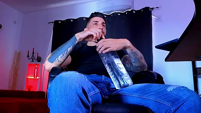 MightyAaron66 Live XXX-chat