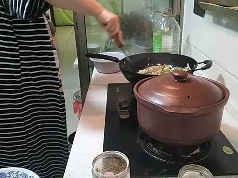 Angel99ecup - 看BB丝袜脚脚小粉插入菊花手指疯狂抽插到菜单下单