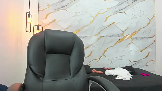 Cheryl_JONES - PLAY DILDO