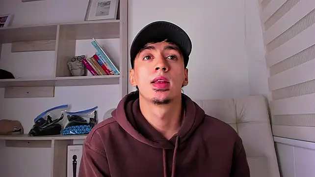دردشة Aaron_Tate الجنسية المباشرة